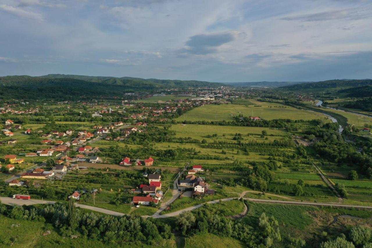Pensiunea Lacul Albesti Albestii Paminteni Luaran gambar