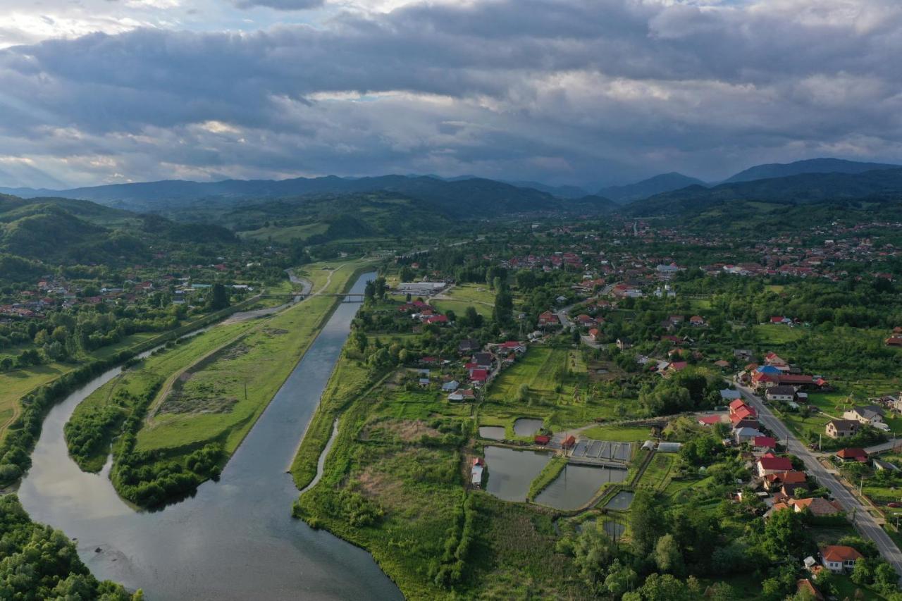 Pensiunea Lacul Albesti Albestii Paminteni Luaran gambar
